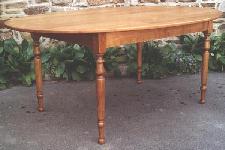 Table Ovale Pieds tournés